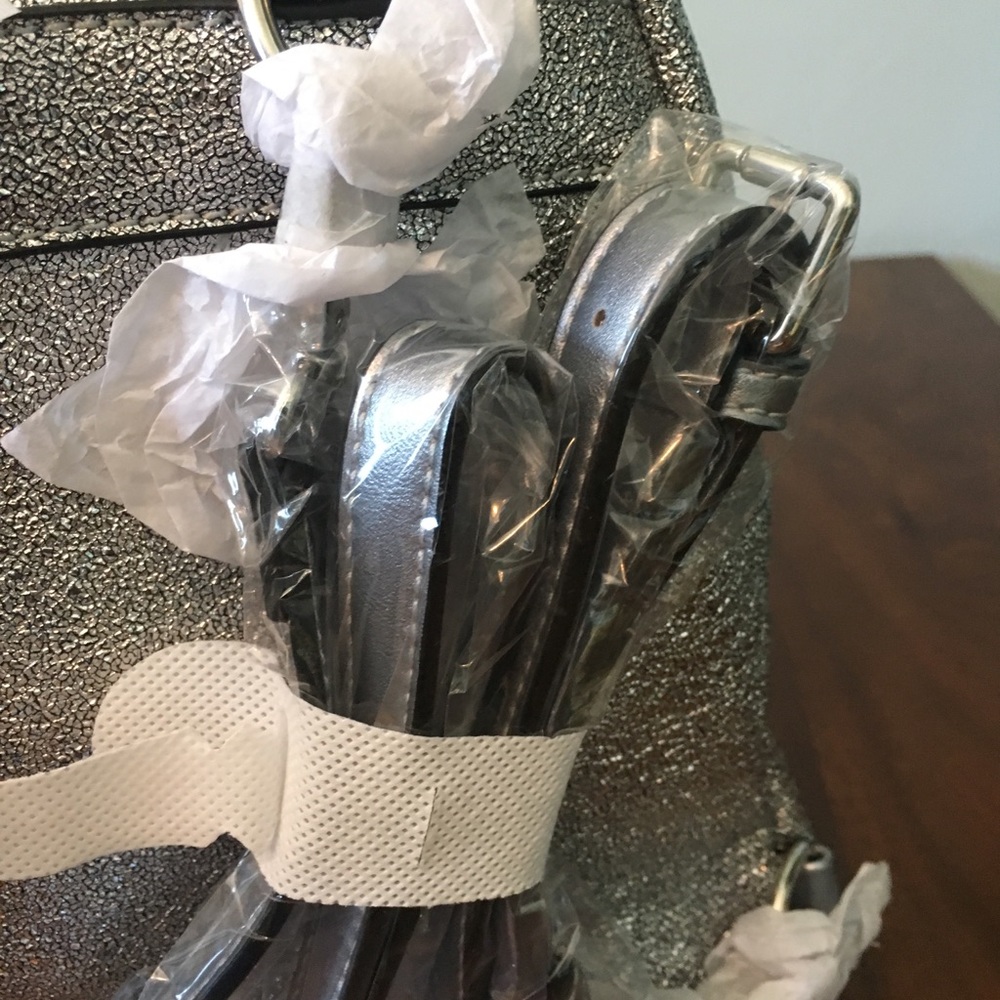 🌿Shimmery Silver mini backpack 🌿 - Picture 4 of 6